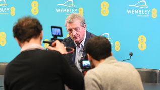 Roy Hodgson speaks to the EE Fanbot