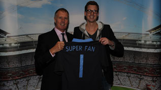 Wembley Stadium Super Fan Meets England Legend Sir Geoff Hurst