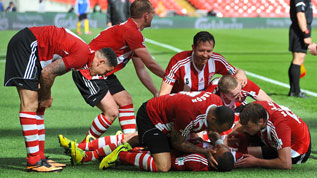 Sholing celebrate McLean's goal