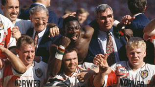Martin Offiah celebrates 1994 Challenge Cup win