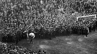 Billie the white horse holds back the crowds at the 1923 FA Cup Final
