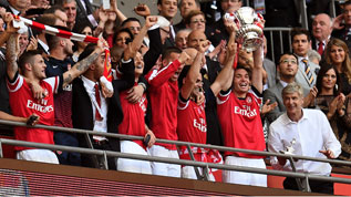 Arsenal trophy-317